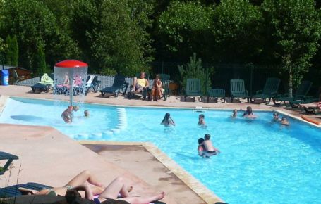 Camping avec piscine en Auvergne